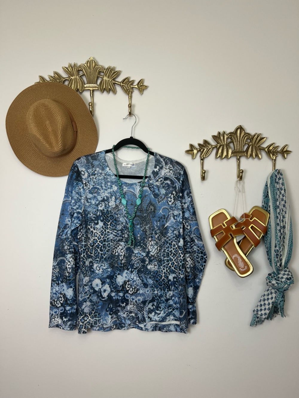Blue Floral & Animal Print Long Sleeve light sweater L ptp 22”